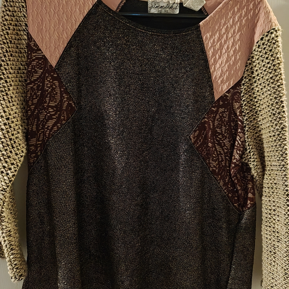 Gimmicks Black and Gold Textured Top